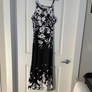 Chic Black and White Floral Maxi Dress